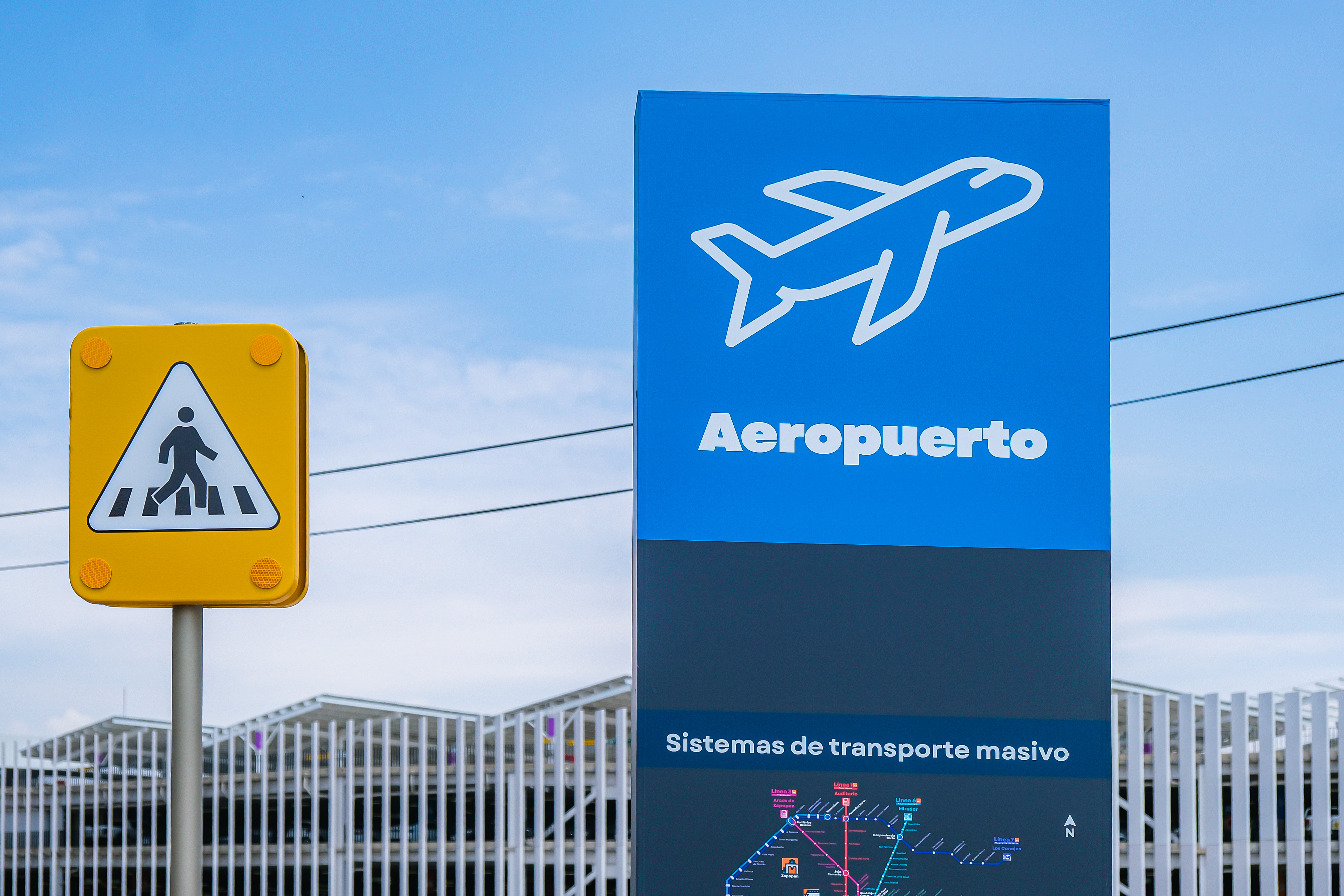 04-jun-2026--el-gobernador-del-estado-pablo-lemus-encabeza-el-arranque-de-operaciones-de-la-lnea-5-mi-macro-aeropuerto_55313477702_o
