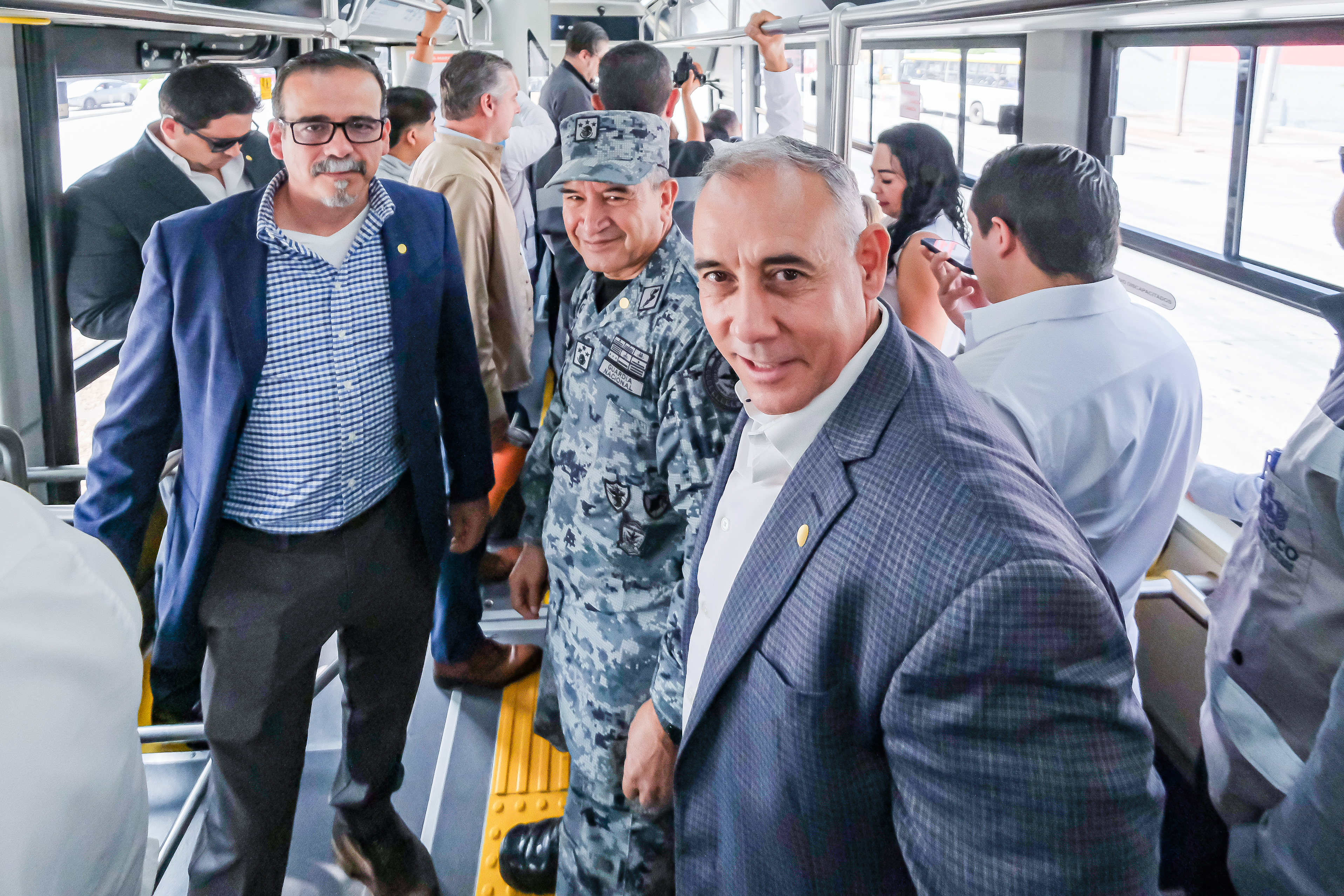 04-jun-2026--el-gobernador-del-estado-pablo-lemus-encabeza-el-arranque-de-operaciones-de-la-lnea-5-mi-macro-aeropuerto_55313487187_o