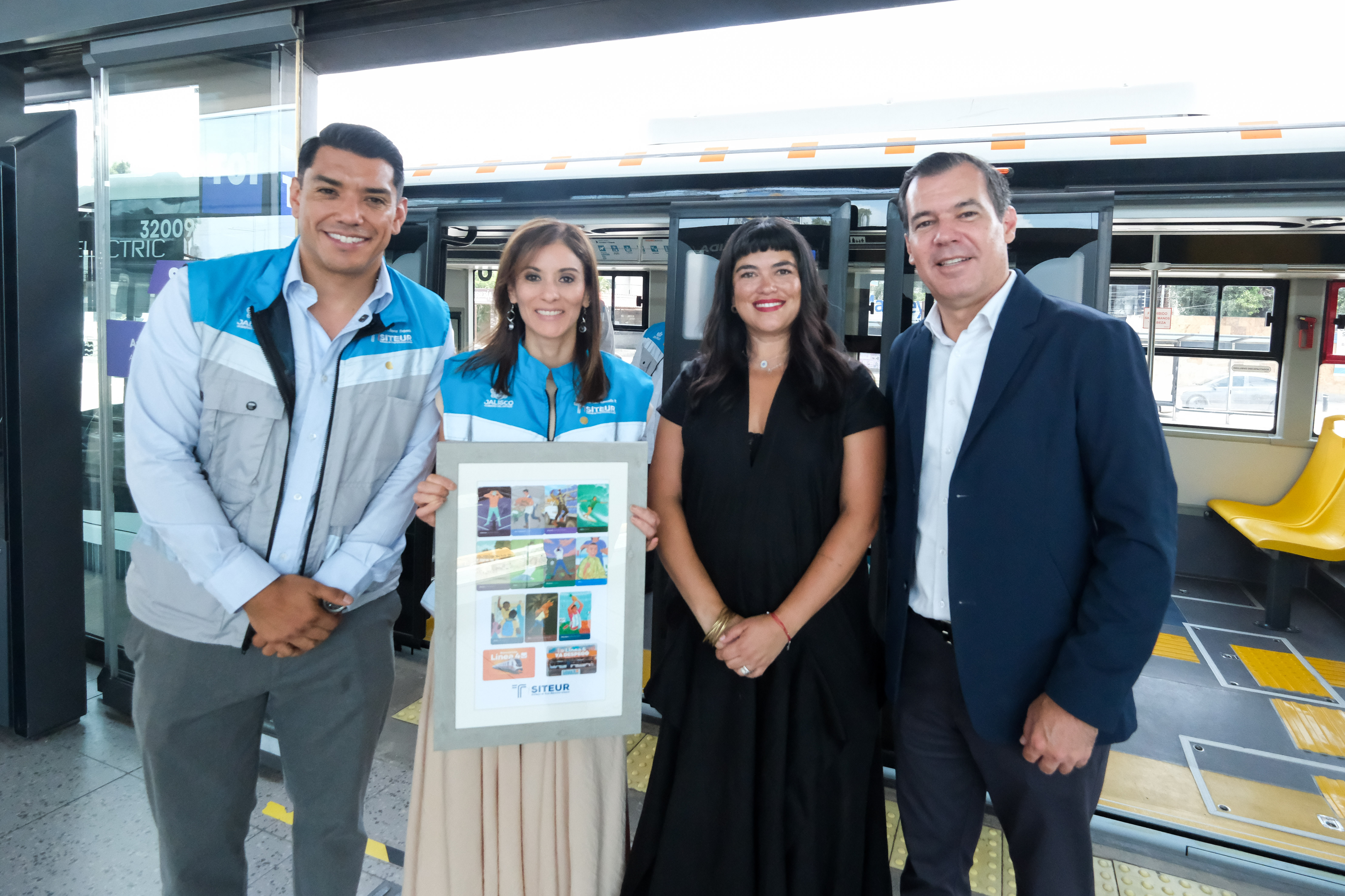 04-jun-2026--el-gobernador-del-estado-pablo-lemus-encabeza-el-arranque-de-operaciones-de-la-lnea-5-mi-macro-aeropuerto_55313491167_o