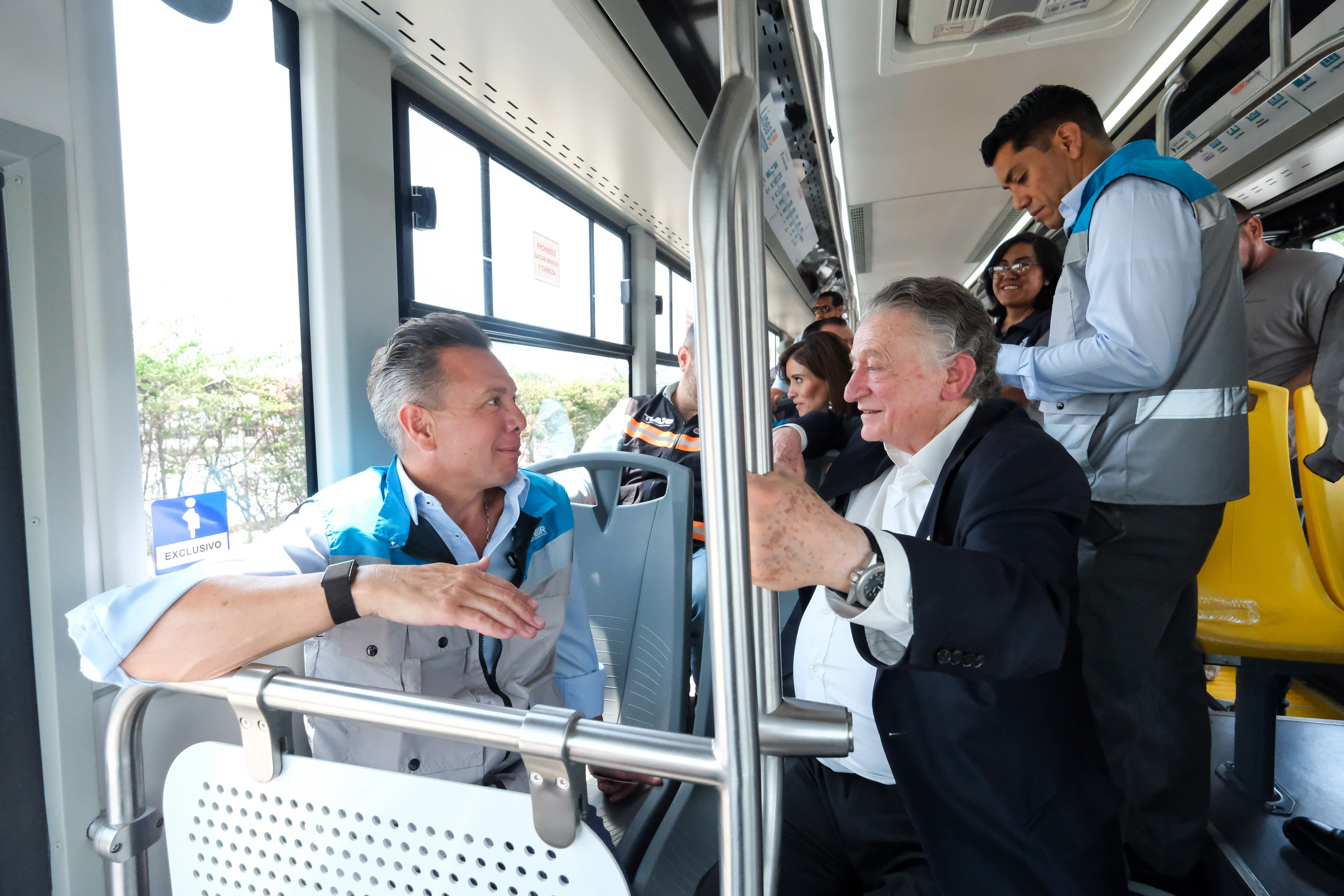 04-jun-2026--el-gobernador-del-estado-pablo-lemus-encabeza-el-arranque-de-operaciones-de-la-lnea-5-mi-macro-aeropuerto_55313494042_o