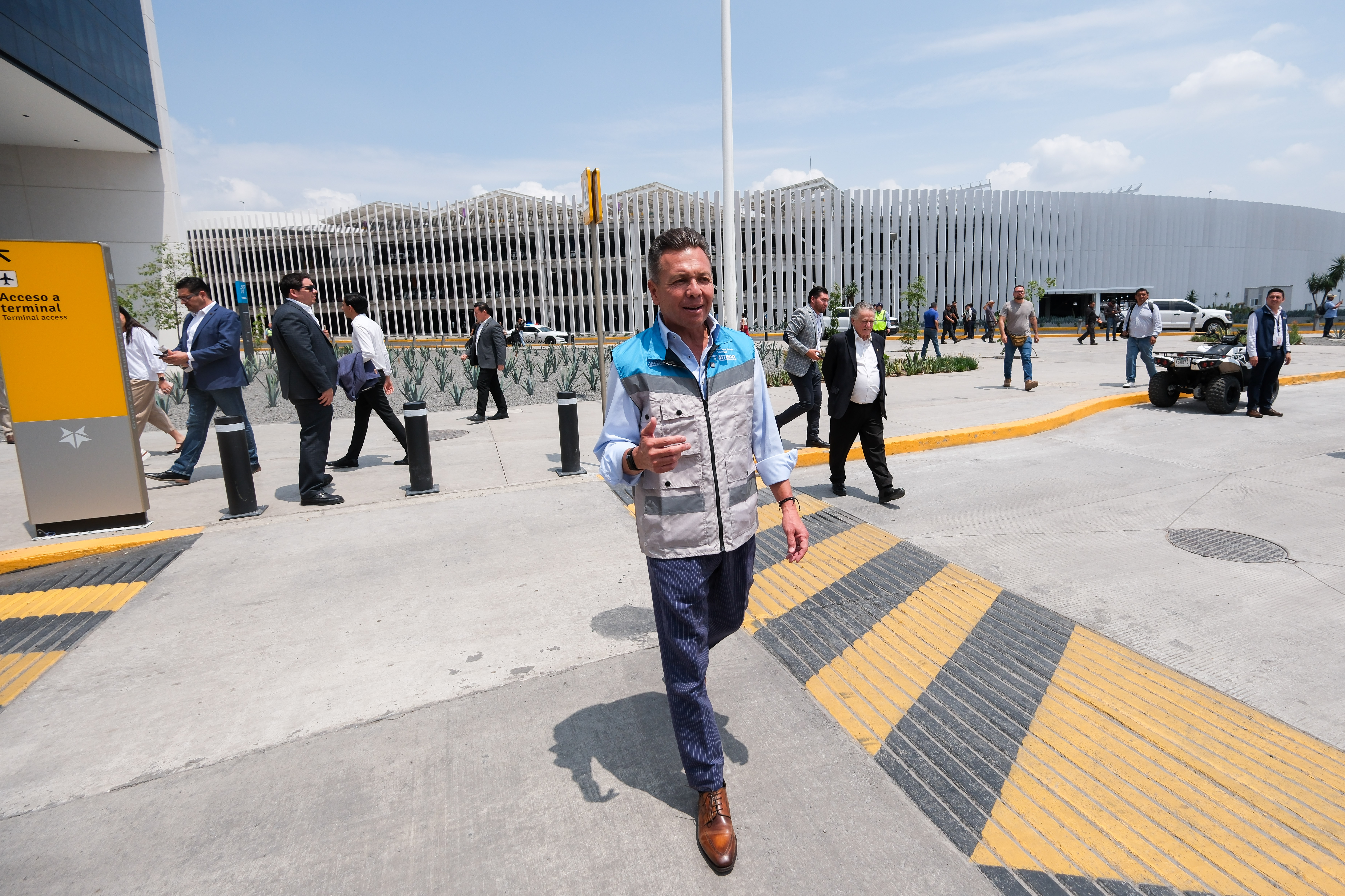 04-jun-2026--el-gobernador-del-estado-pablo-lemus-encabeza-el-arranque-de-operaciones-de-la-lnea-5-mi-macro-aeropuerto_55313494147_o