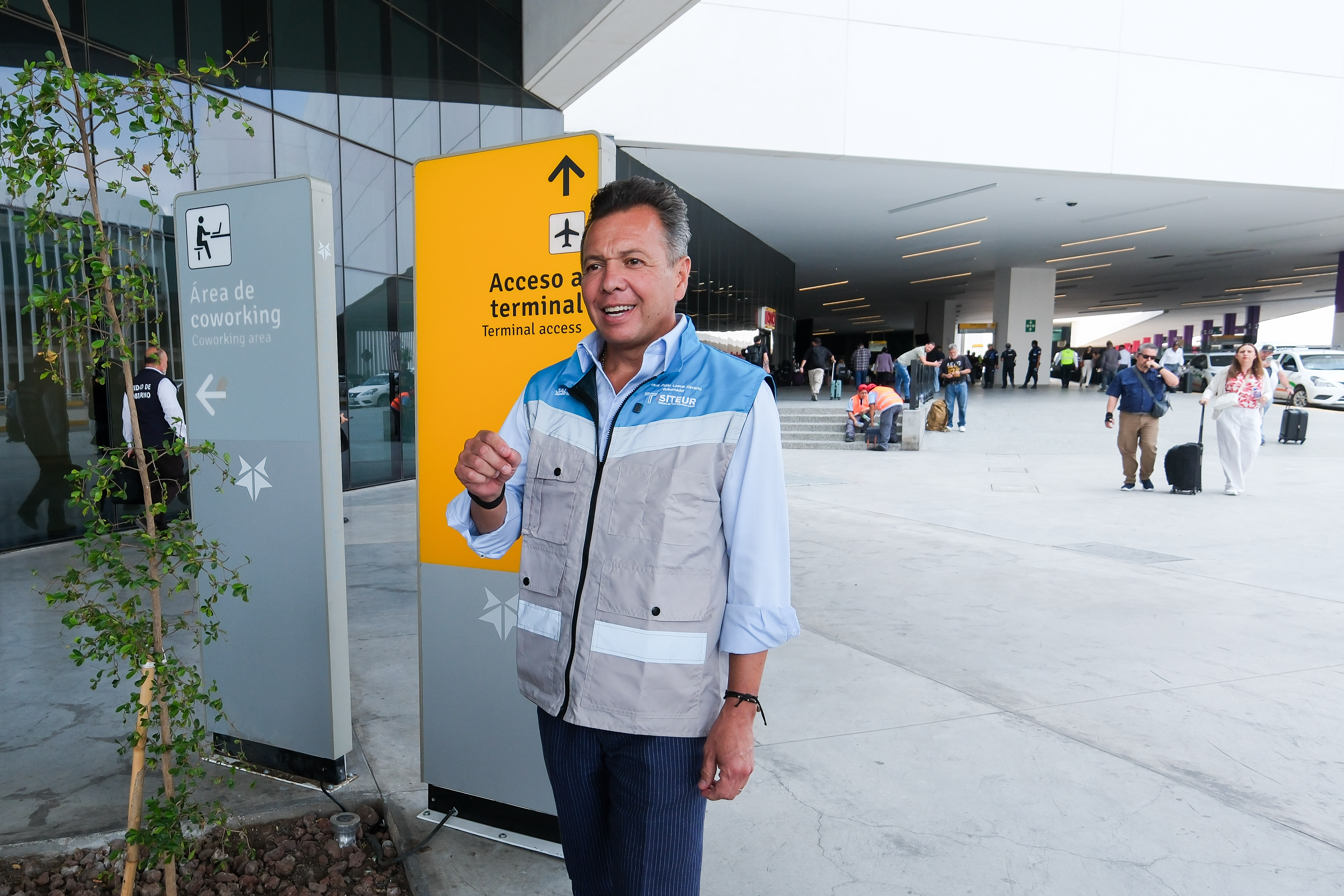 04-jun-2026--el-gobernador-del-estado-pablo-lemus-encabeza-el-arranque-de-operaciones-de-la-lnea-5-mi-macro-aeropuerto_55313742867_o