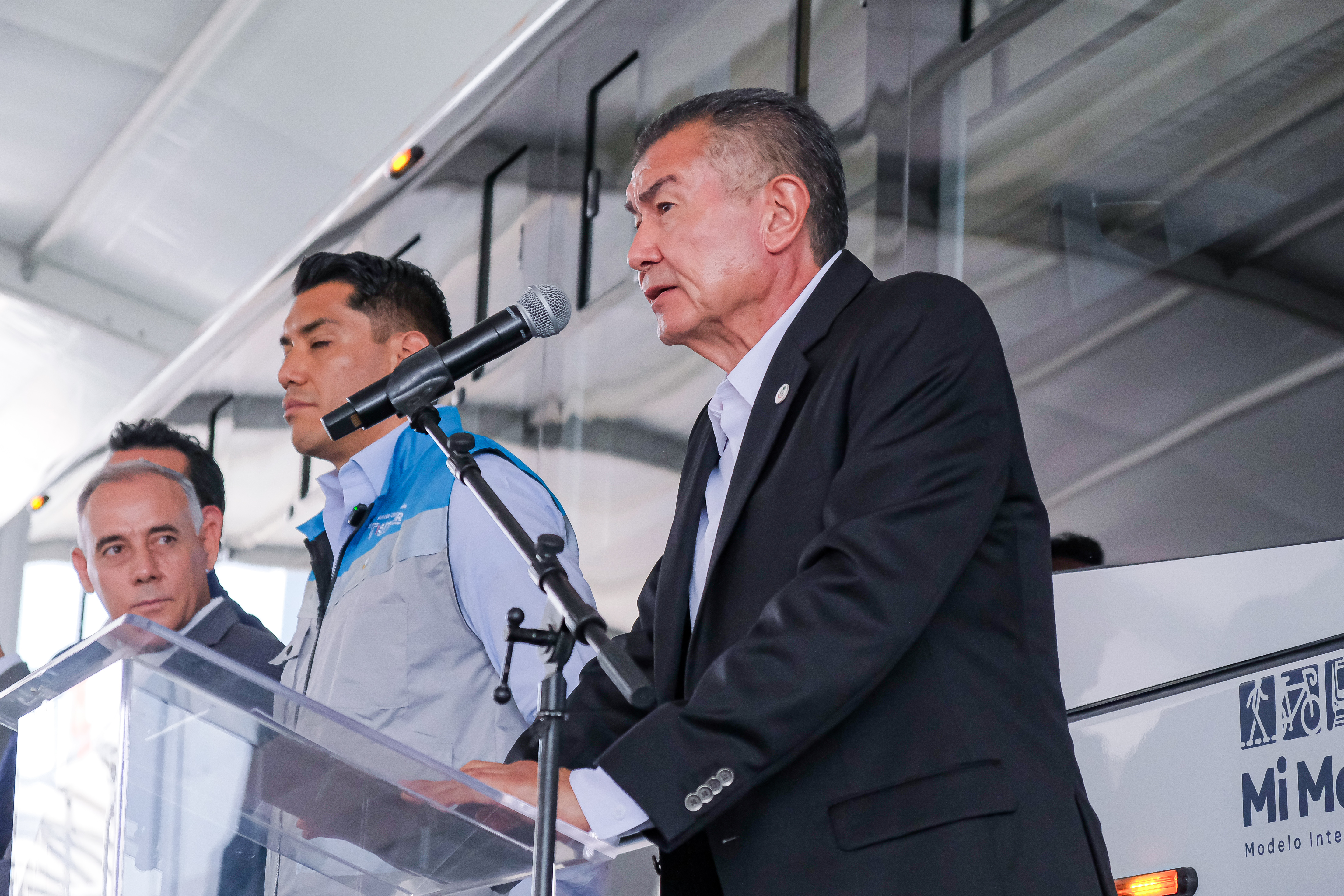 04-jun-2026--el-gobernador-del-estado-pablo-lemus-encabeza-el-arranque-de-operaciones-de-la-lnea-5-mi-macro-aeropuerto_55314386521_o