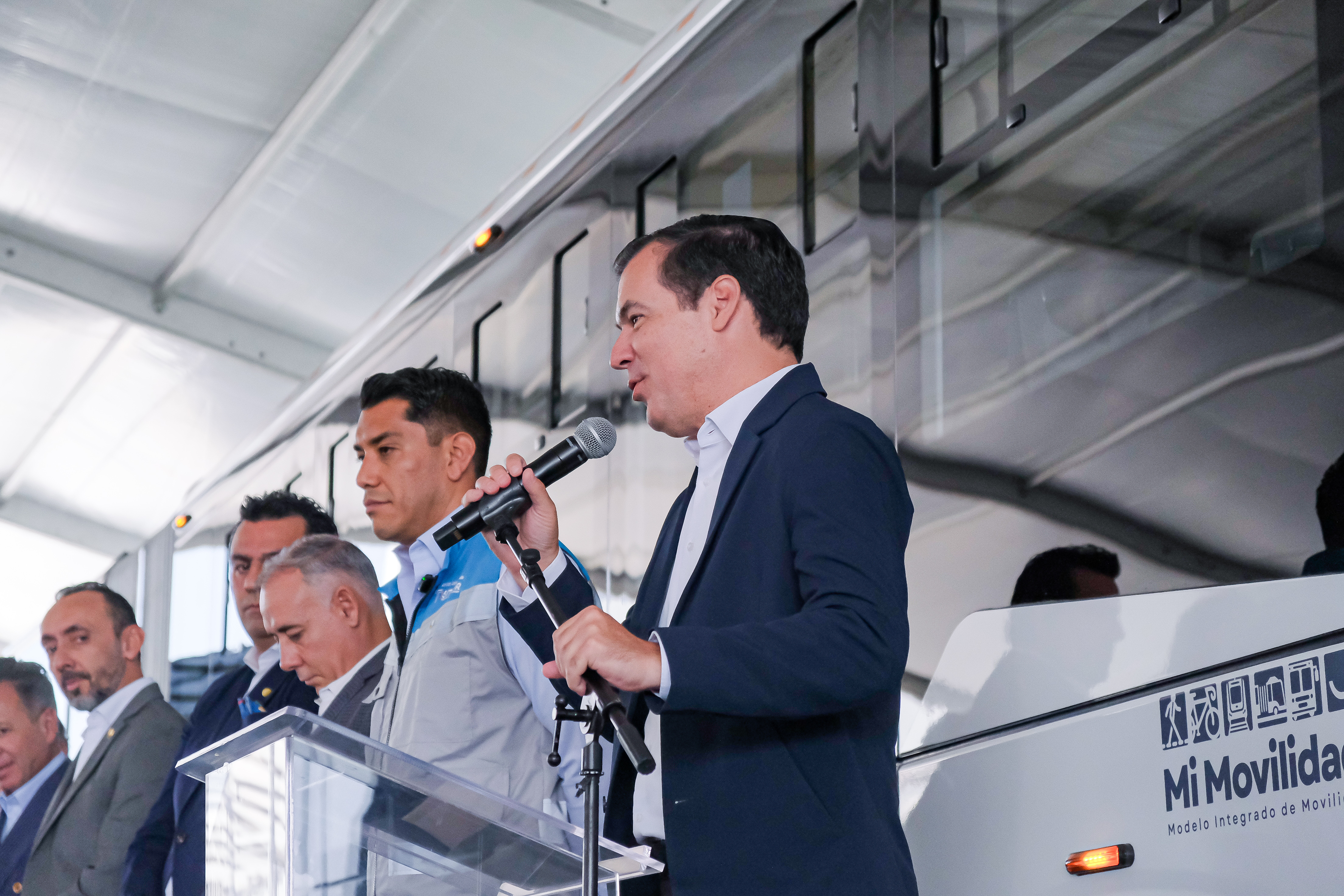 04-jun-2026--el-gobernador-del-estado-pablo-lemus-encabeza-el-arranque-de-operaciones-de-la-lnea-5-mi-macro-aeropuerto_55314391331_o