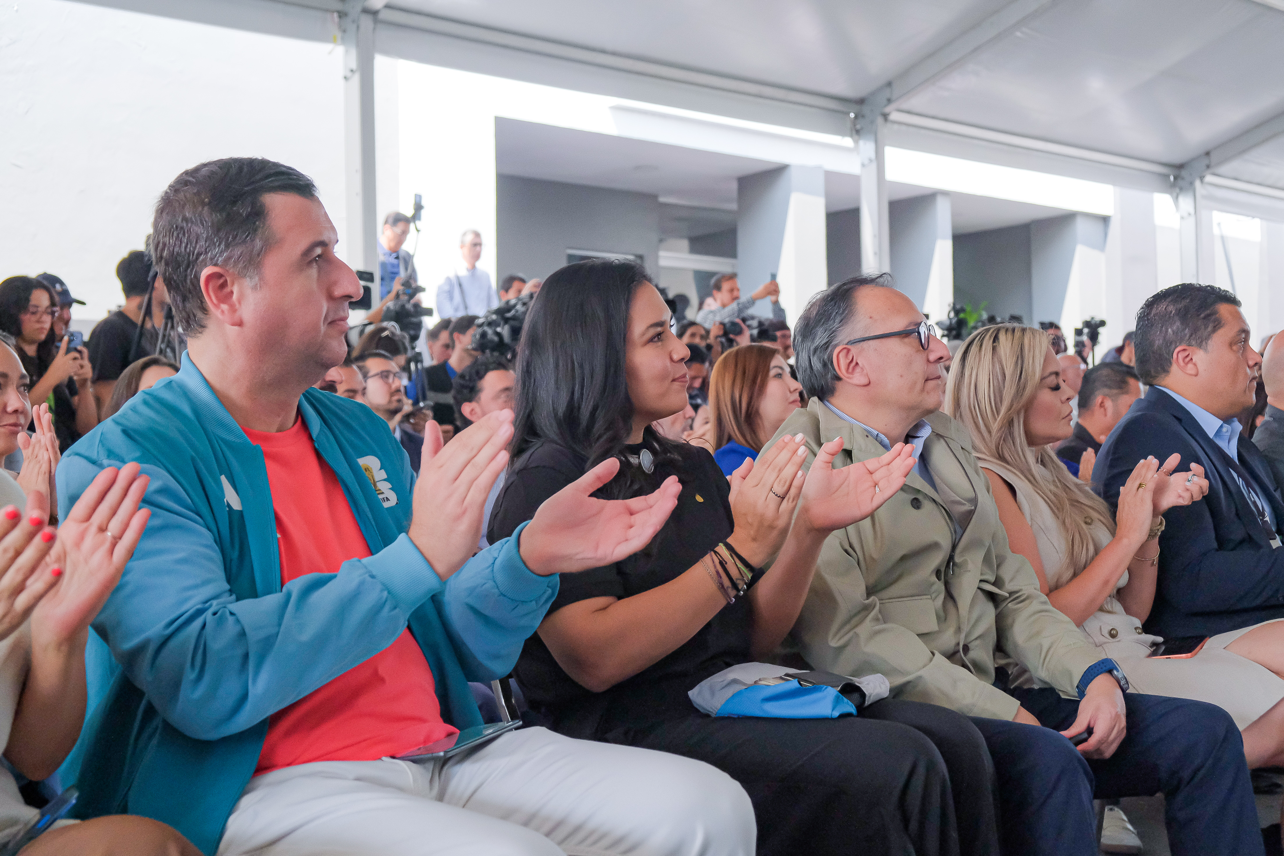 04-jun-2026--el-gobernador-del-estado-pablo-lemus-encabeza-el-arranque-de-operaciones-de-la-lnea-5-mi-macro-aeropuerto_55314391966_o