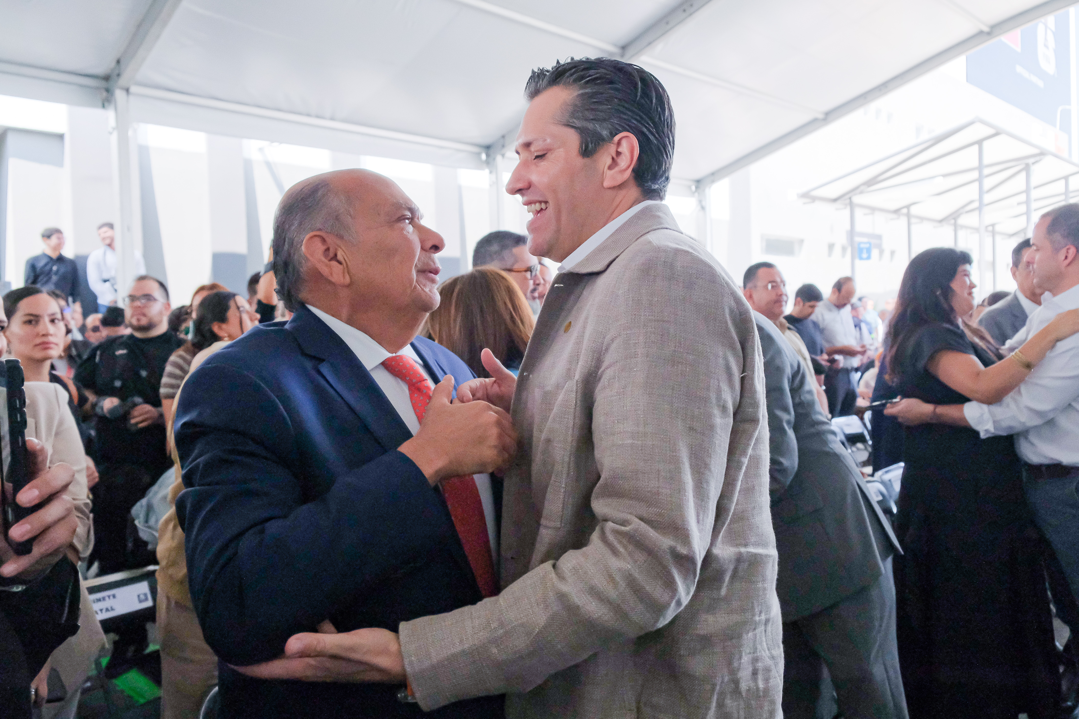 04-jun-2026--el-gobernador-del-estado-pablo-lemus-encabeza-el-arranque-de-operaciones-de-la-lnea-5-mi-macro-aeropuerto_55314394226_o