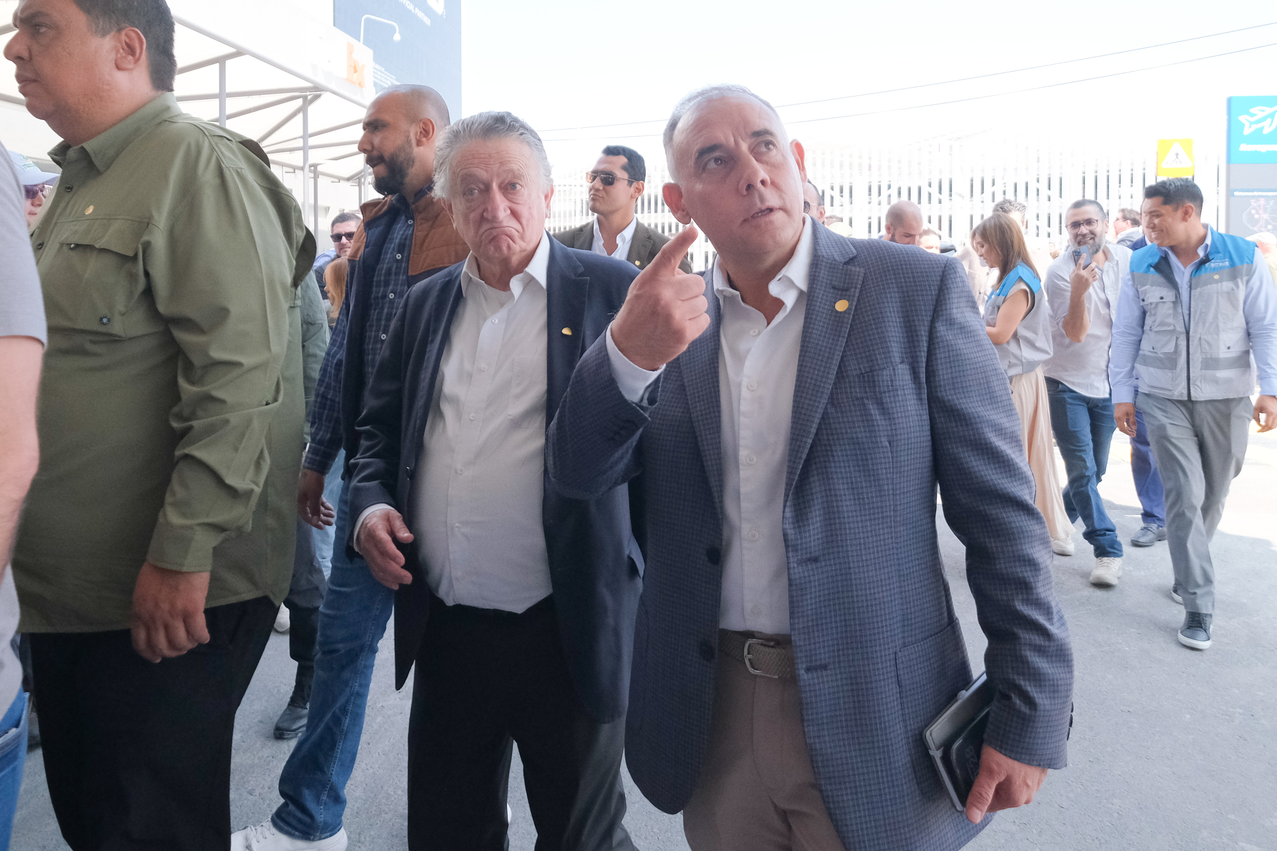 04-jun-2026--el-gobernador-del-estado-pablo-lemus-encabeza-el-arranque-de-operaciones-de-la-lnea-5-mi-macro-aeropuerto_55314394341_o
