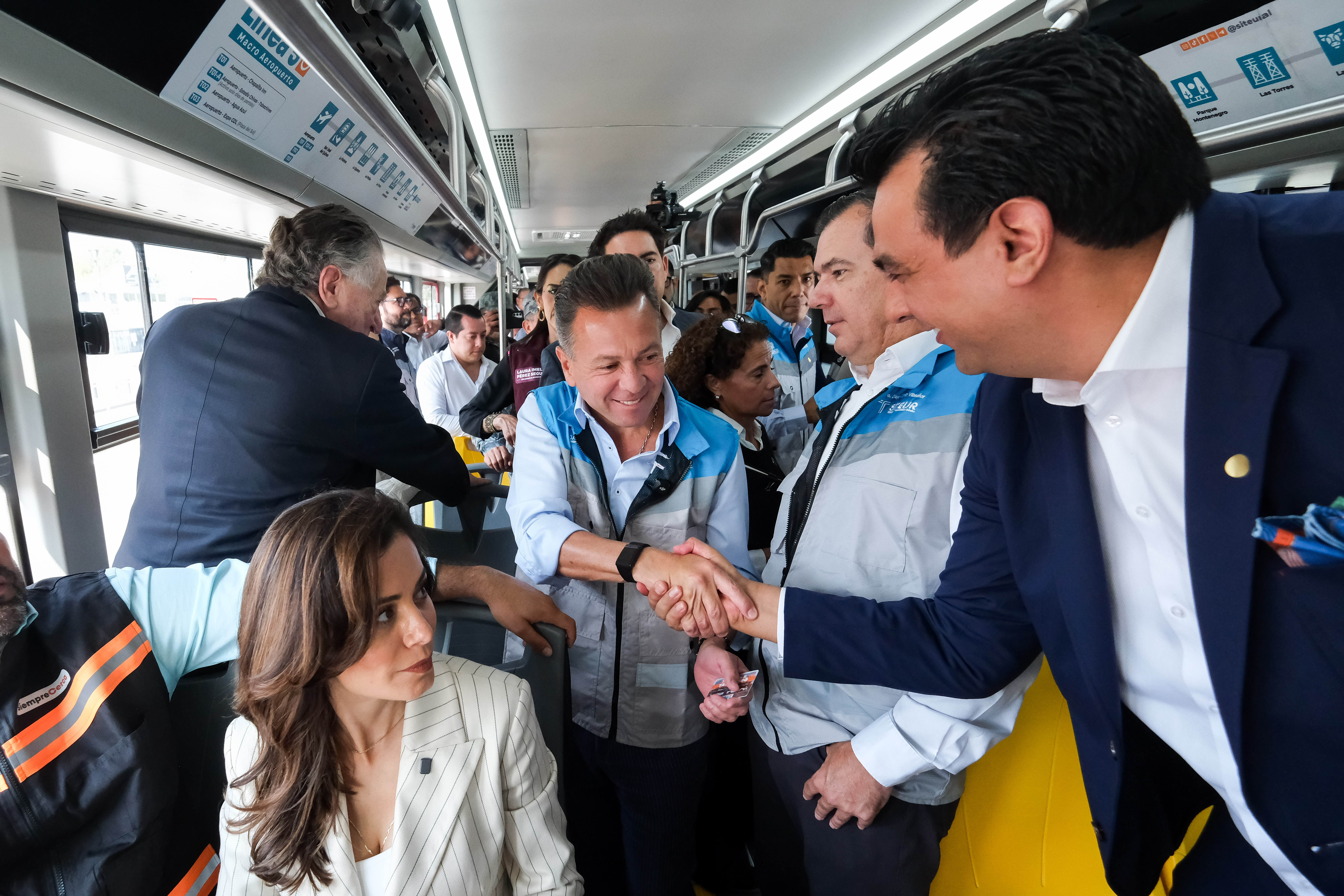 04-jun-2026--el-gobernador-del-estado-pablo-lemus-encabeza-el-arranque-de-operaciones-de-la-lnea-5-mi-macro-aeropuerto_55314398631_o