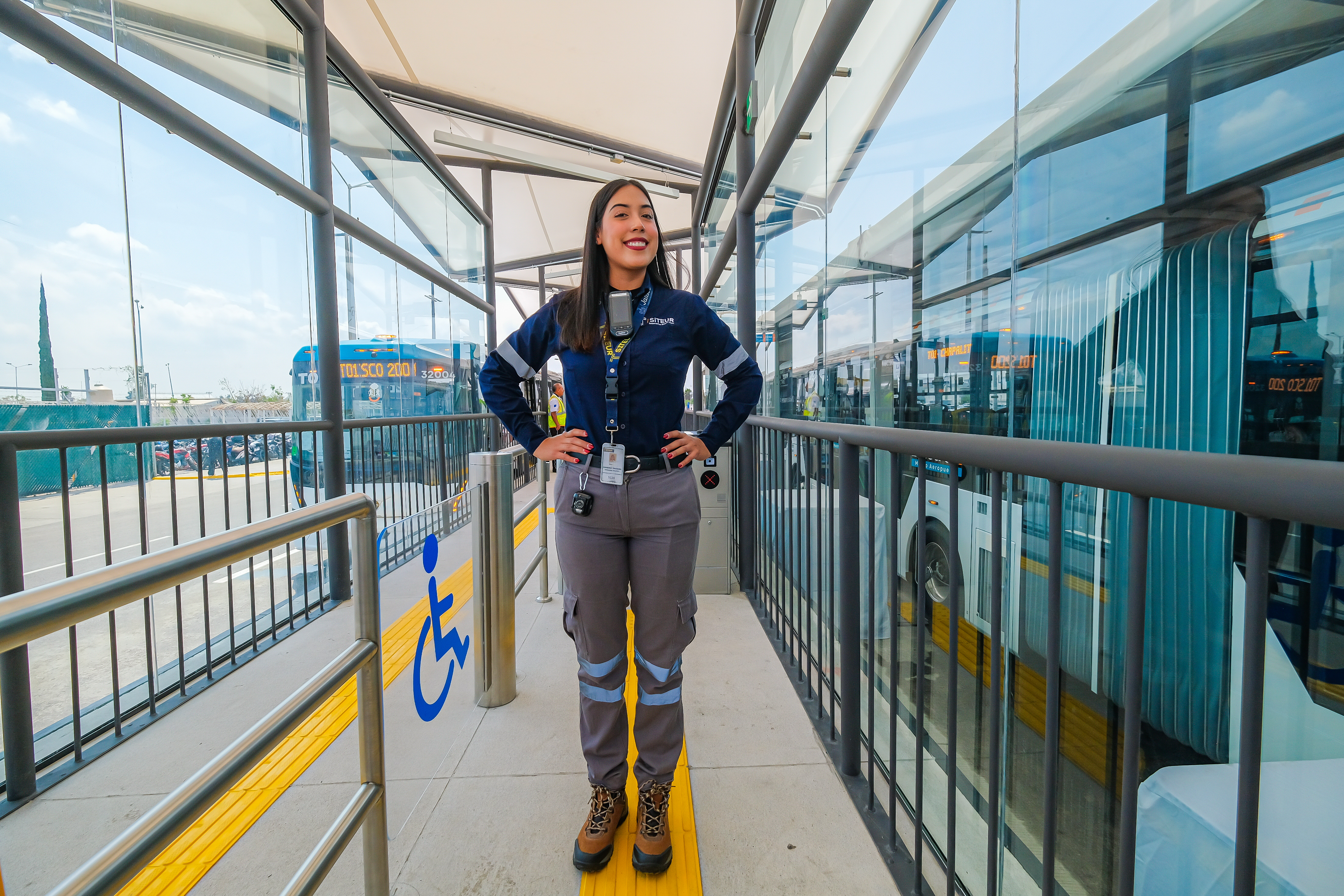 04-jun-2026--el-gobernador-del-estado-pablo-lemus-encabeza-el-arranque-de-operaciones-de-la-lnea-5-mi-macro-aeropuerto_55314540923_o