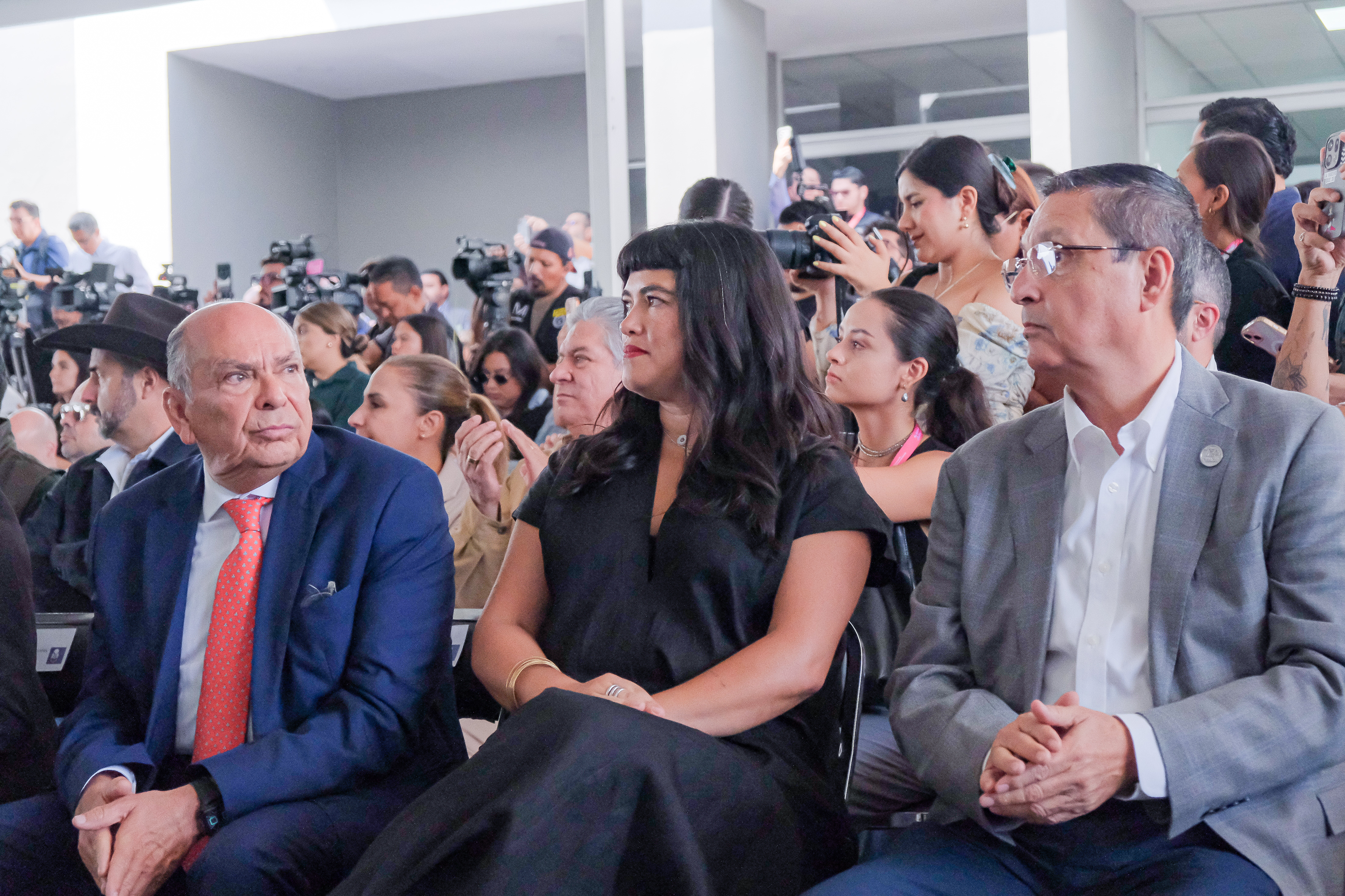 04-jun-2026--el-gobernador-del-estado-pablo-lemus-encabeza-el-arranque-de-operaciones-de-la-lnea-5-mi-macro-aeropuerto_55314547183_o
