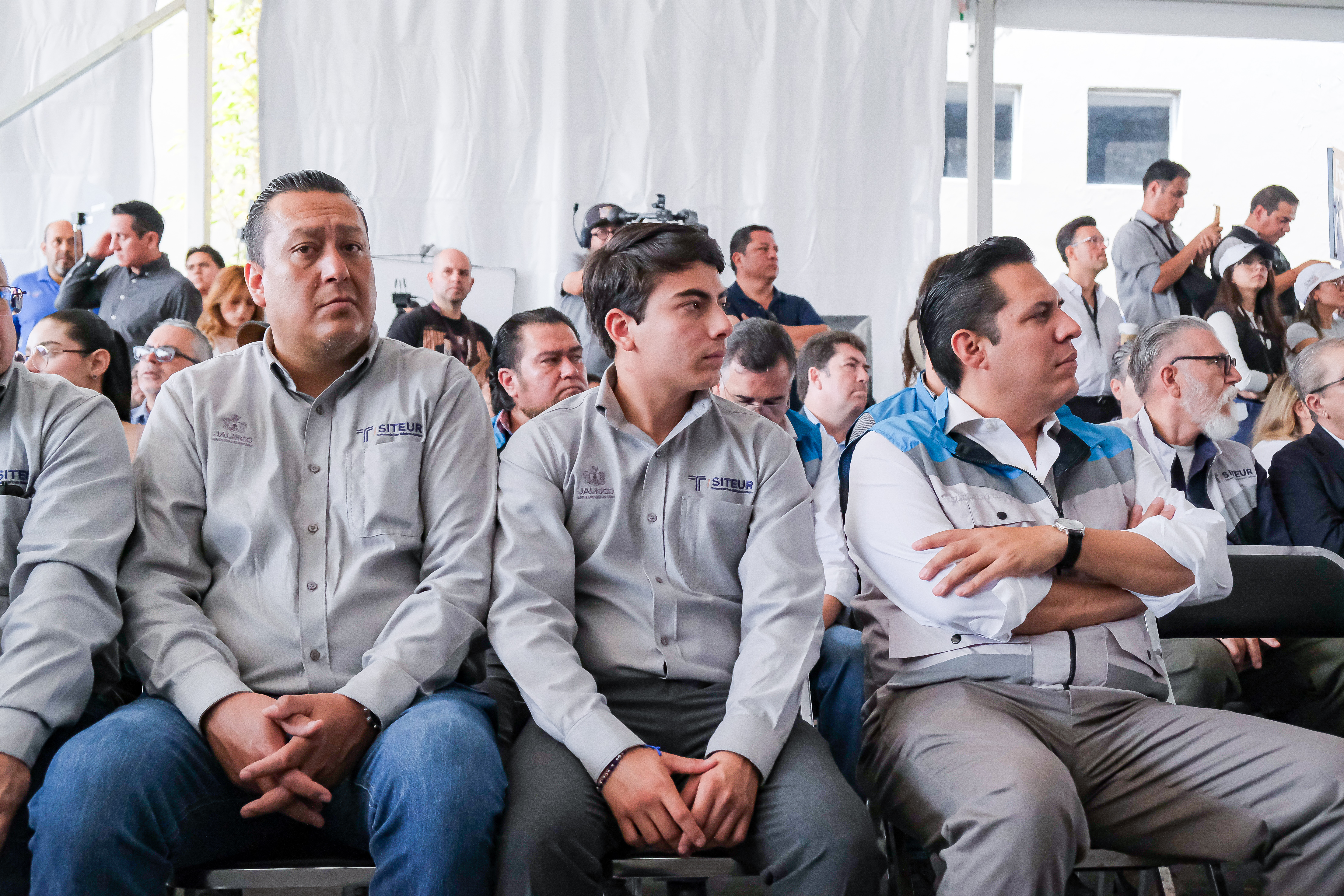 04-jun-2026--el-gobernador-del-estado-pablo-lemus-encabeza-el-arranque-de-operaciones-de-la-lnea-5-mi-macro-aeropuerto_55314620839_o