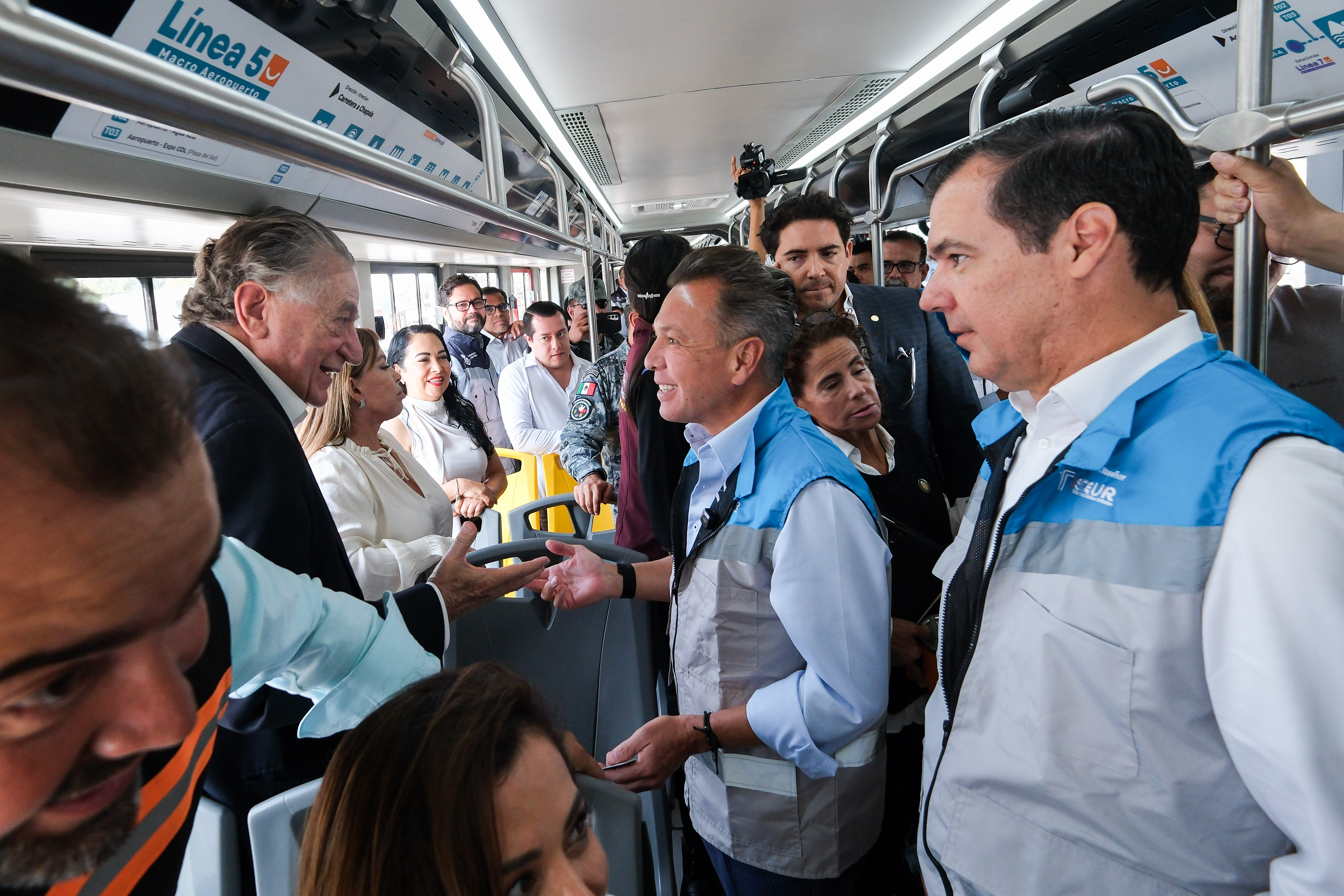04-jun-2026--el-gobernador-del-estado-pablo-lemus-encabeza-el-arranque-de-operaciones-de-la-lnea-5-mi-macro-aeropuerto_55314626619_o