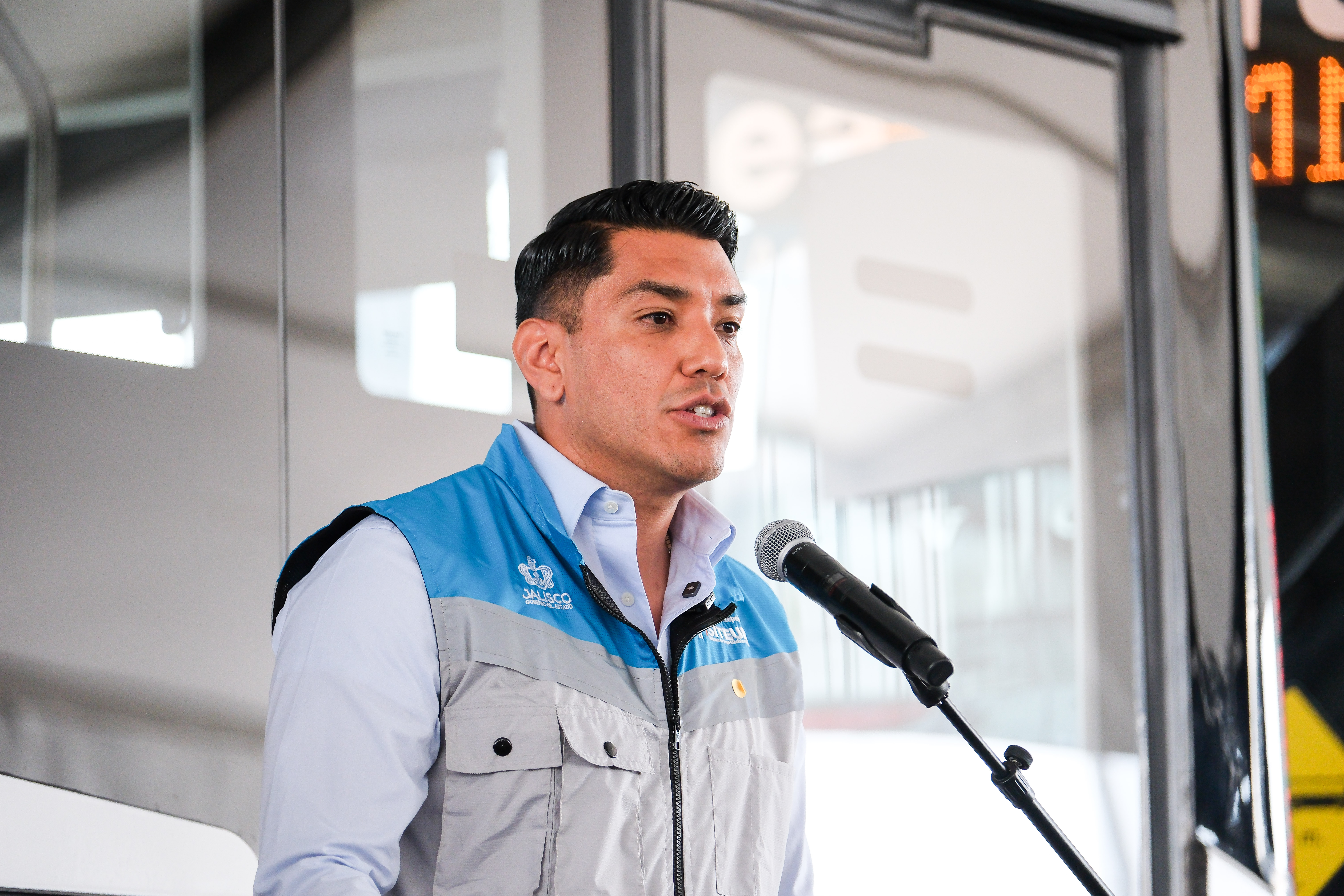 04-jun-2026--el-gobernador-del-estado-pablo-lemus-encabeza-el-arranque-de-operaciones-de-la-lnea-5-mi-macro-aeropuerto_55314627941_o
