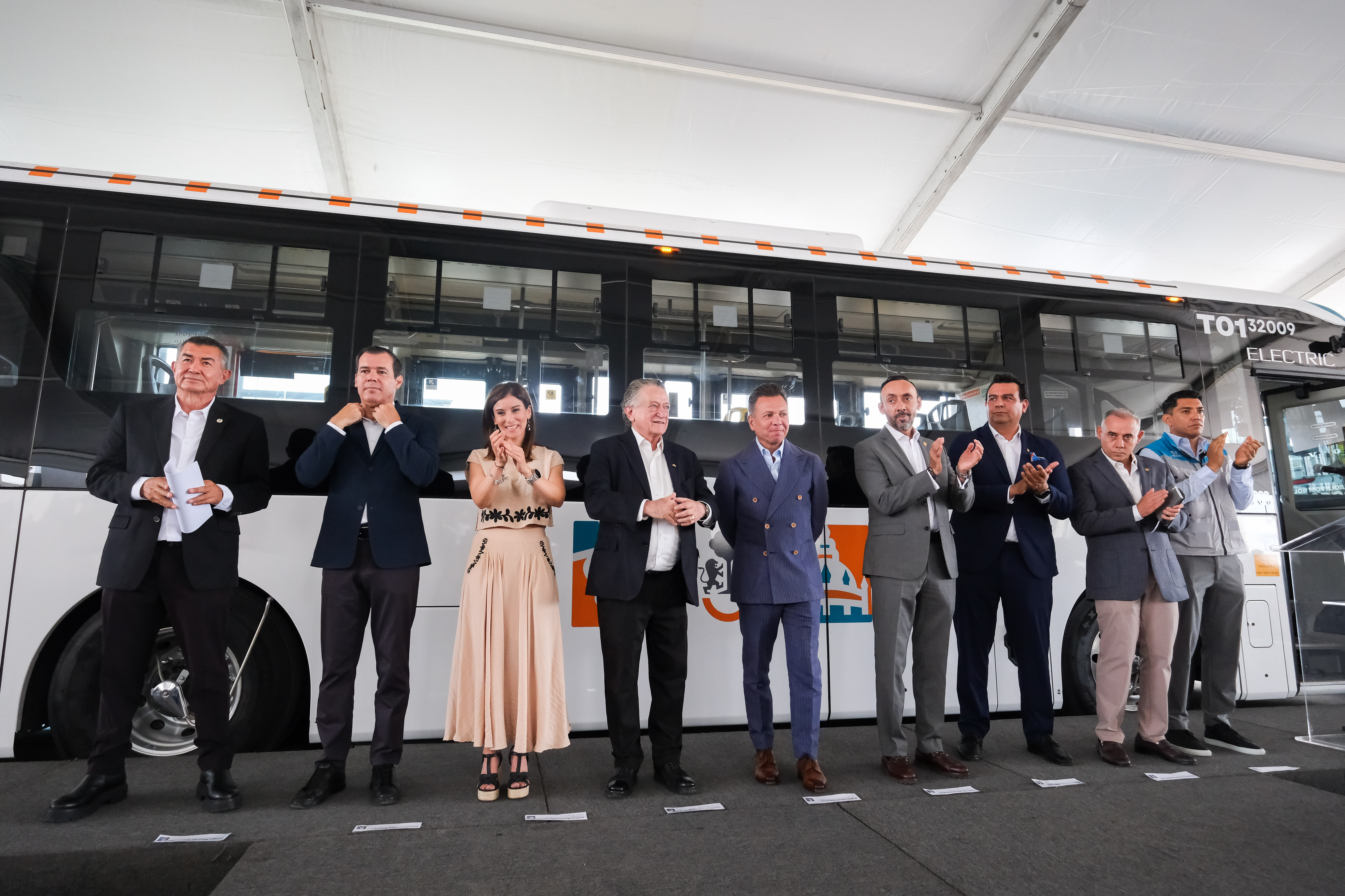 04-jun-2026--el-gobernador-del-estado-pablo-lemus-encabeza-el-arranque-de-operaciones-de-la-lnea-5-mi-macro-aeropuerto_55314650511_o