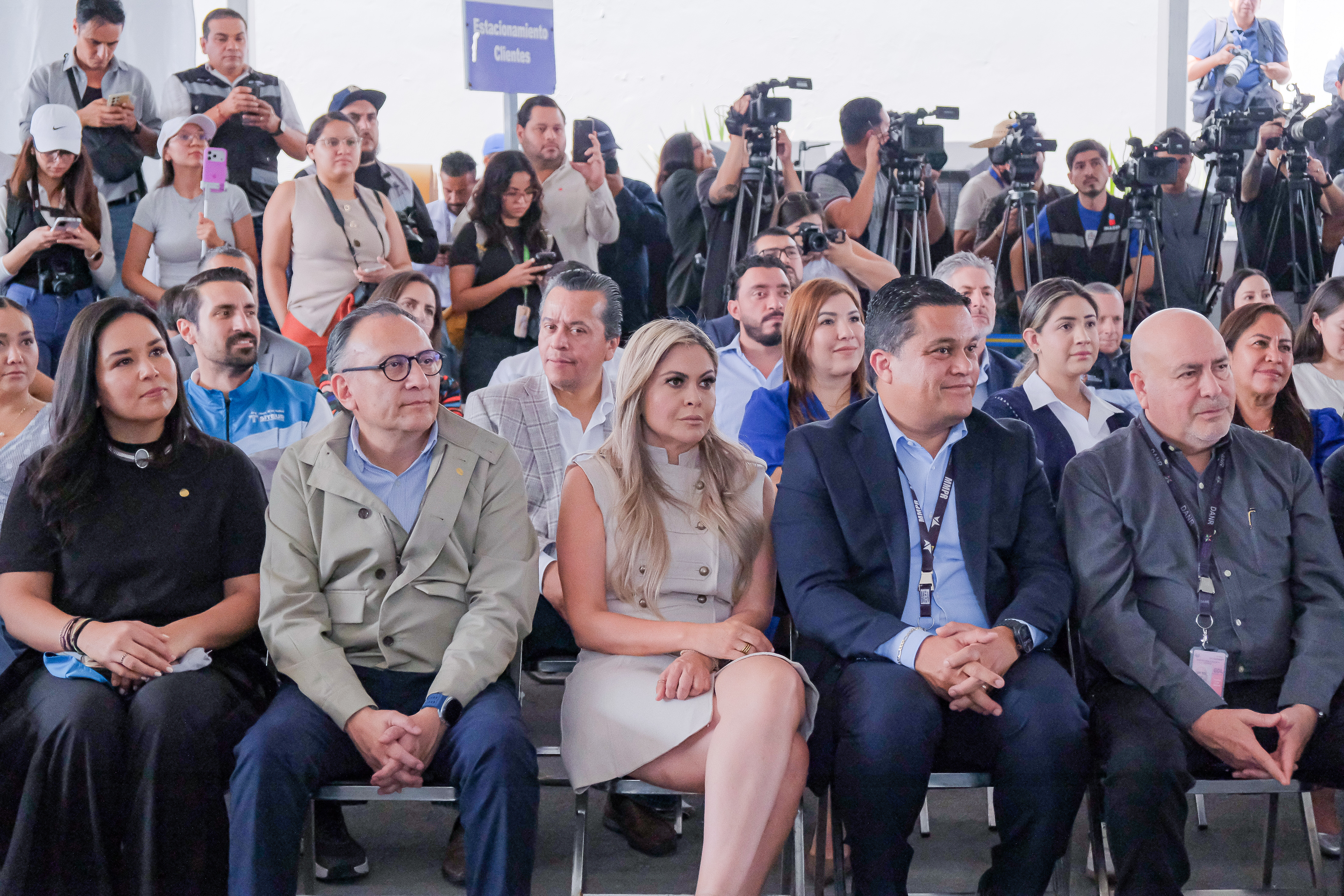 04-jun-2026--el-gobernador-del-estado-pablo-lemus-encabeza-el-arranque-de-operaciones-de-la-lnea-5-mi-macro-aeropuerto_55314800655_o