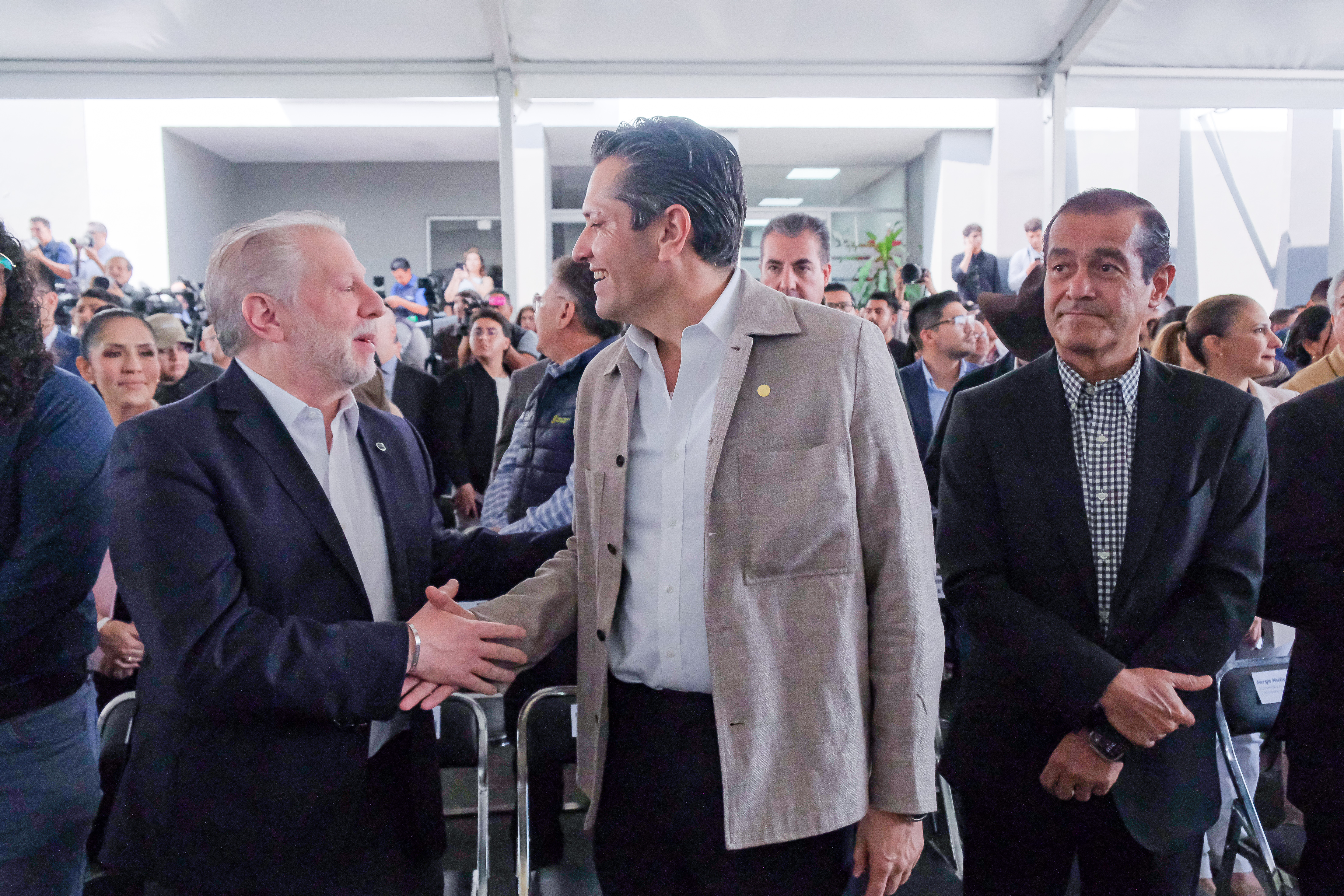 04-jun-2026--el-gobernador-del-estado-pablo-lemus-encabeza-el-arranque-de-operaciones-de-la-lnea-5-mi-macro-aeropuerto_55314803460_o
