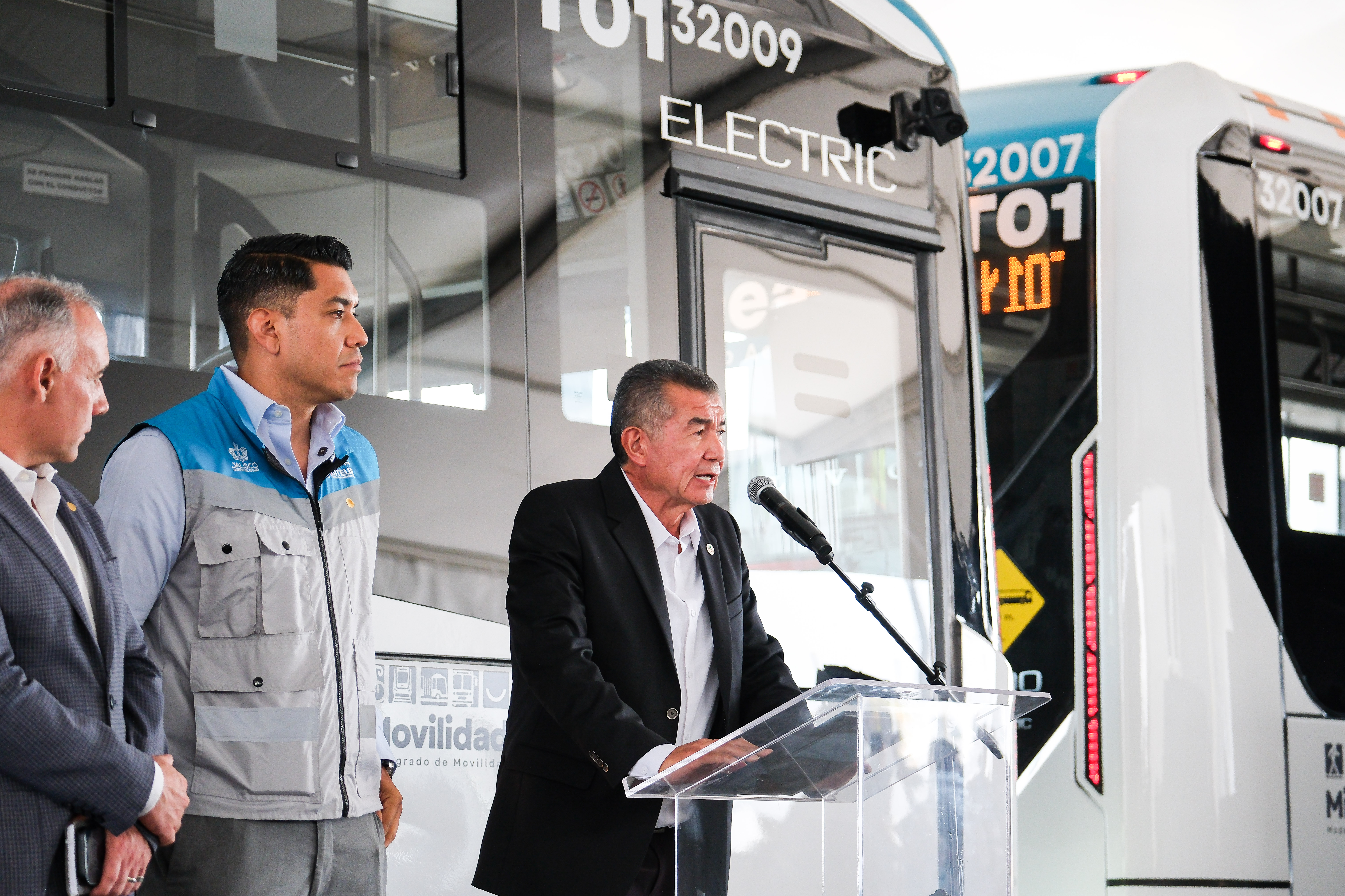 04-jun-2026--el-gobernador-del-estado-pablo-lemus-encabeza-el-arranque-de-operaciones-de-la-lnea-5-mi-macro-aeropuerto_55314854144_o