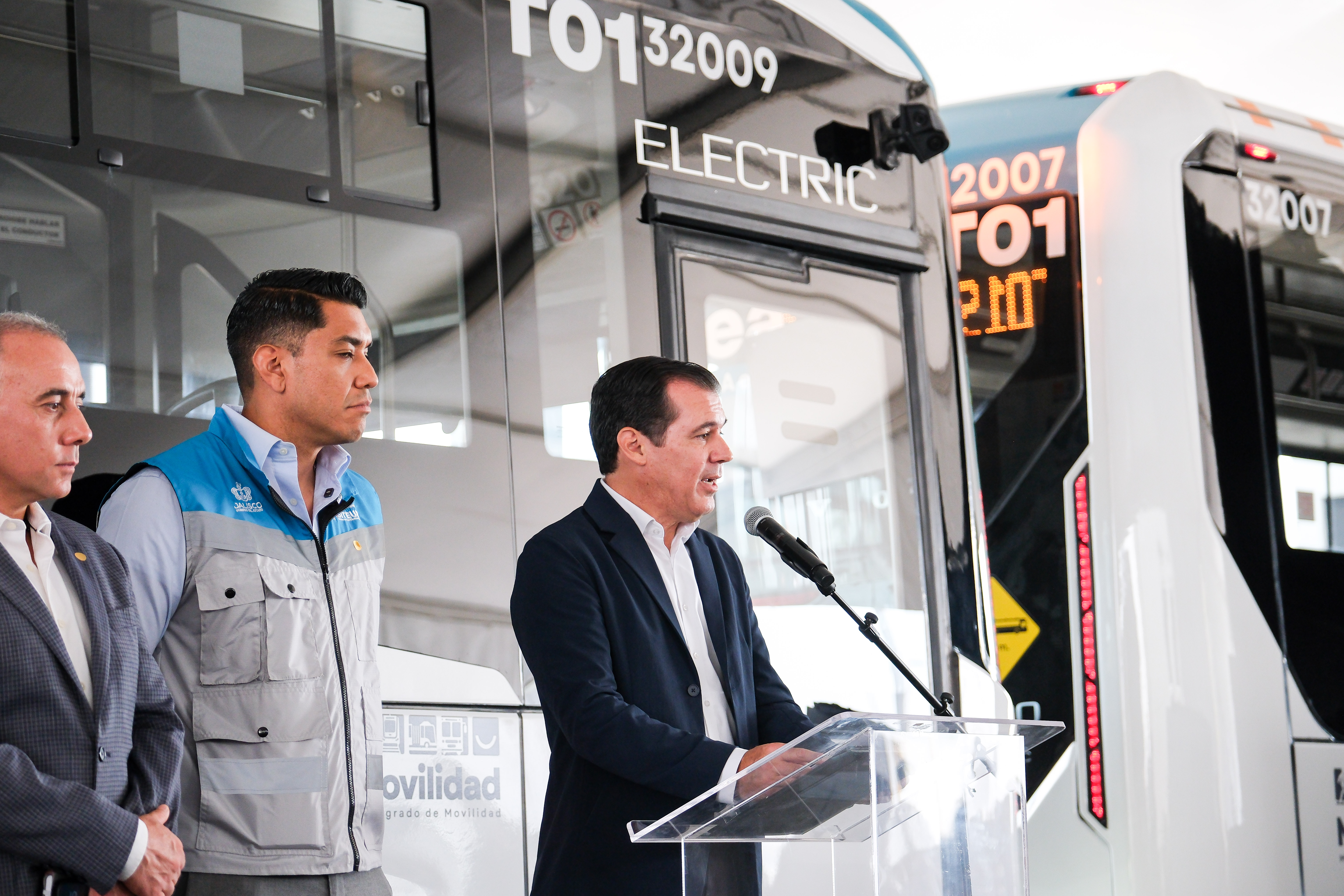 04-jun-2026--el-gobernador-del-estado-pablo-lemus-encabeza-el-arranque-de-operaciones-de-la-lnea-5-mi-macro-aeropuerto_55314854259_o