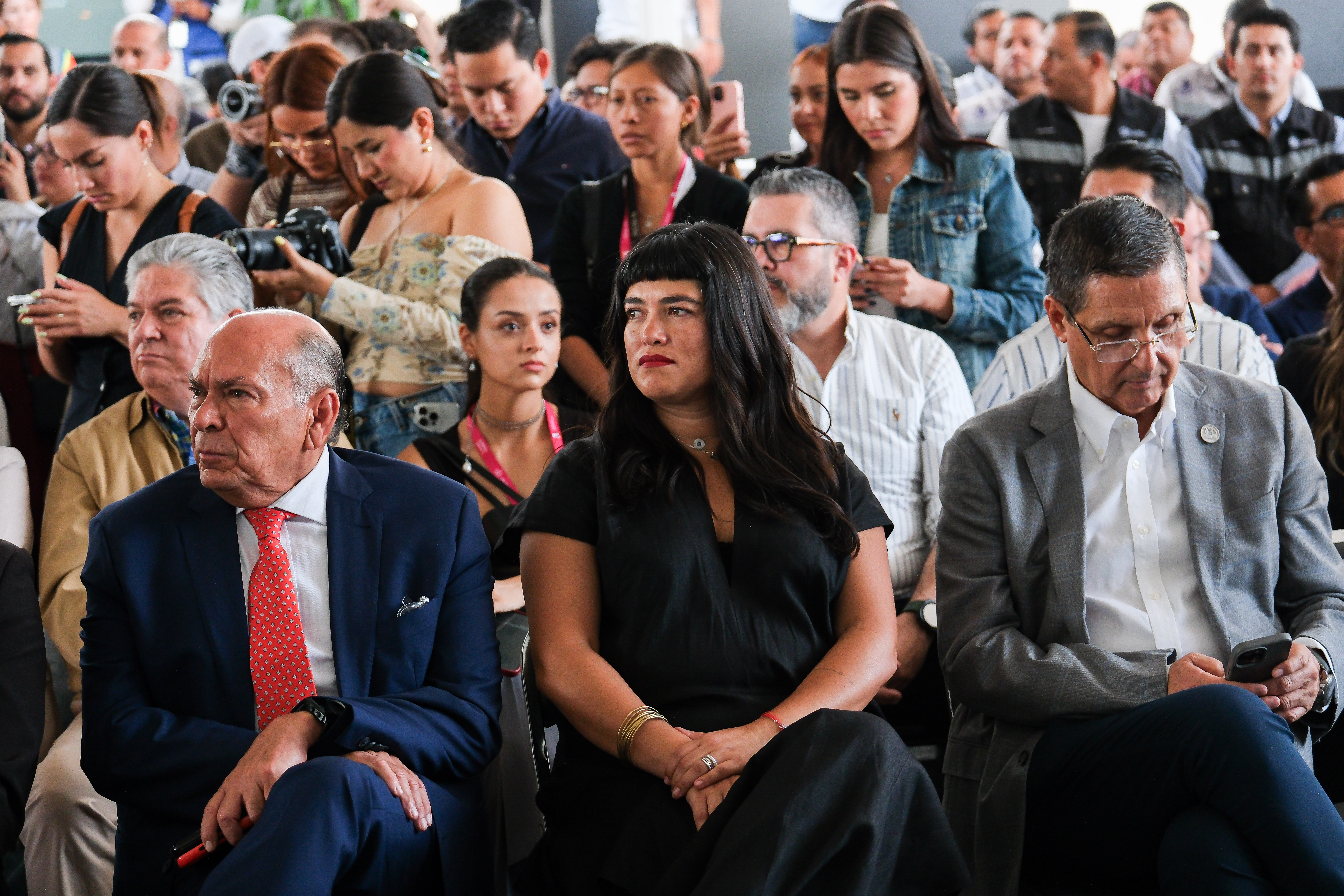 04-jun-2026--el-gobernador-del-estado-pablo-lemus-encabeza-el-arranque-de-operaciones-de-la-lnea-5-mi-macro-aeropuerto_55315038785_o