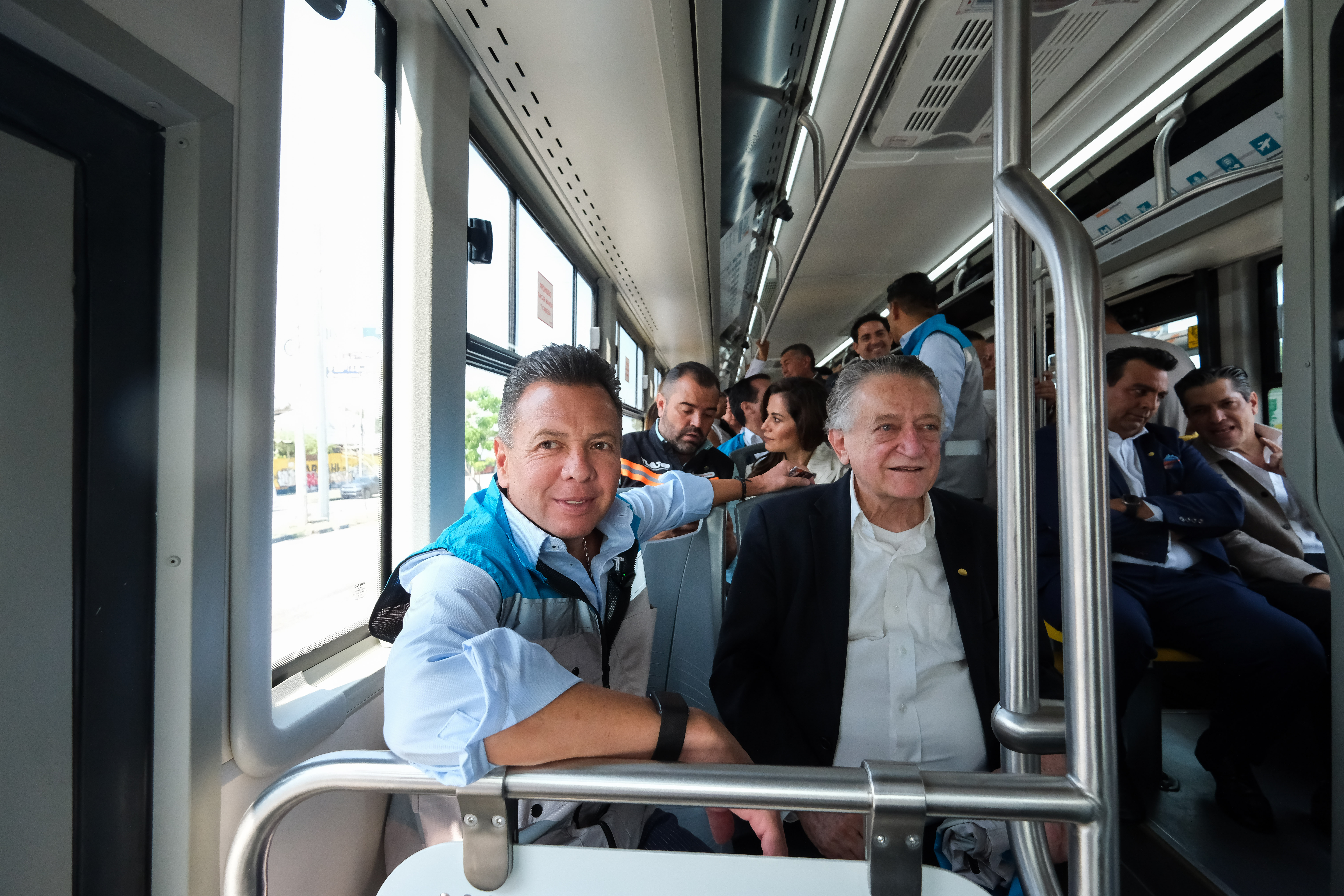 04-jun-2026--el-gobernador-del-estado-pablo-lemus-encabeza-el-arranque-de-operaciones-de-la-lnea-5-mi-macro-aeropuerto_55315068990_o